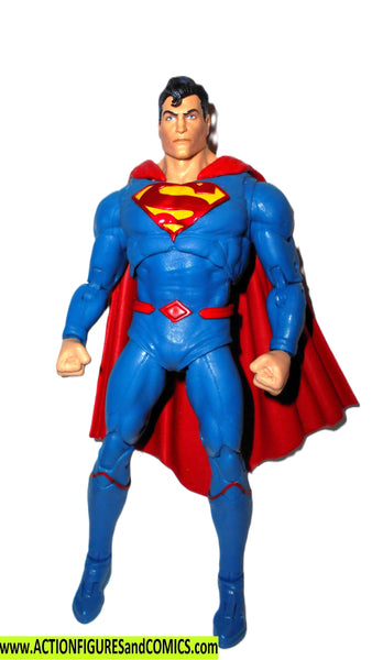 Superman: la statuetta da collezione che replica la prima apparizione