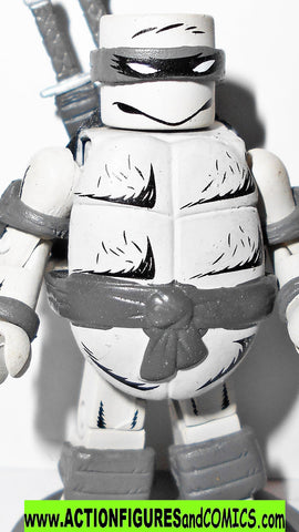 minimates Teenage Mutant Ninja Turtles LEONARDO B&W comic con keychain