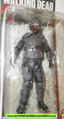 The Walking Dead RIOT GEAR ZOMBIE series 4 mcfarlane toys action figures moc