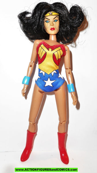 Mego Retro Wonder Woman Actionfigur – 20 Cm Groß – DC Comics Sammlerfigur Im Retro-Design