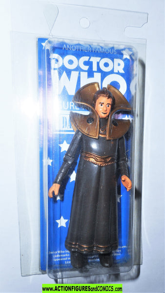 doctor who gallifrey haut conseiller avec robe blanche dapol bbc